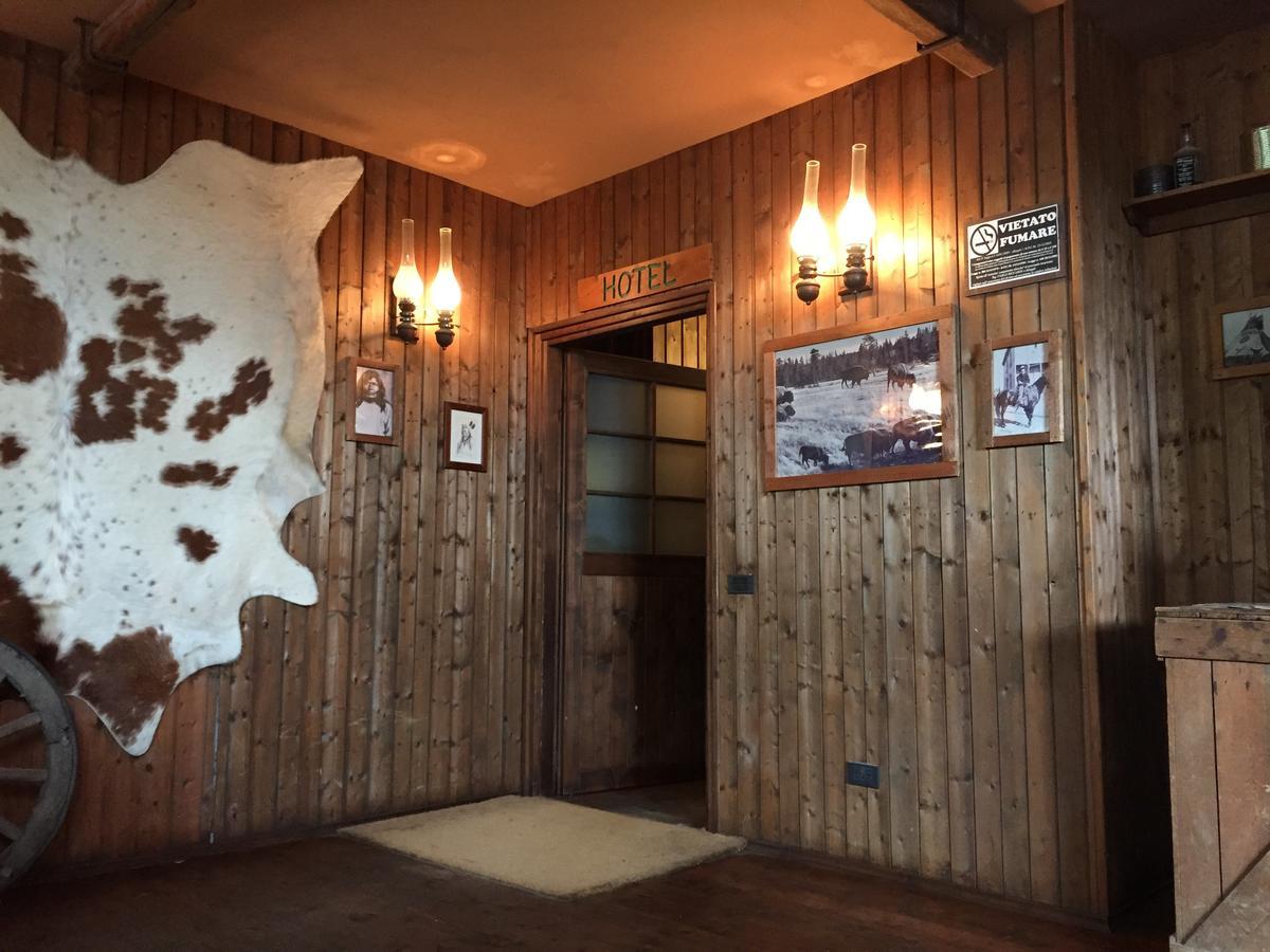 Cowboys Guest Ranch Hotel Voghera Exterior photo