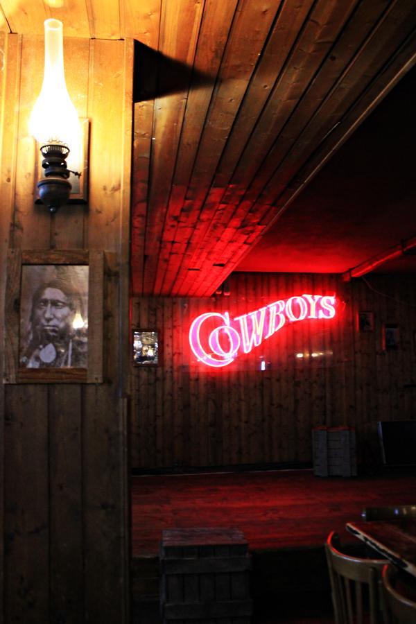 Cowboys Guest Ranch Hotel Voghera Exterior photo